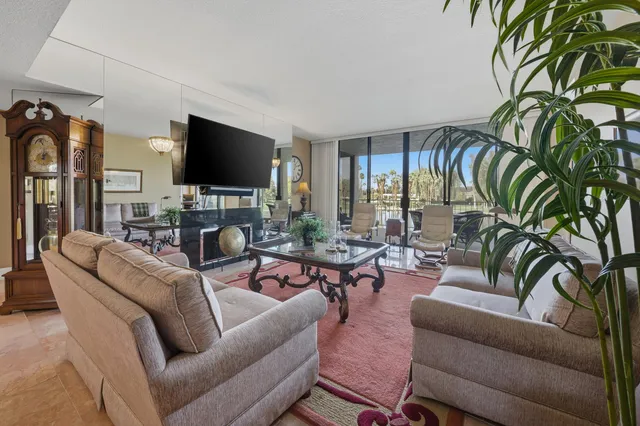 $595,000 | 910 Island Drive, Unit 206, Rancho Mirage, CA 92270