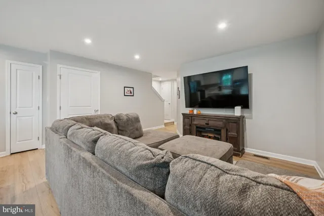 $400,000 | 81 Southwind Drive, Blackwood, NJ 08012