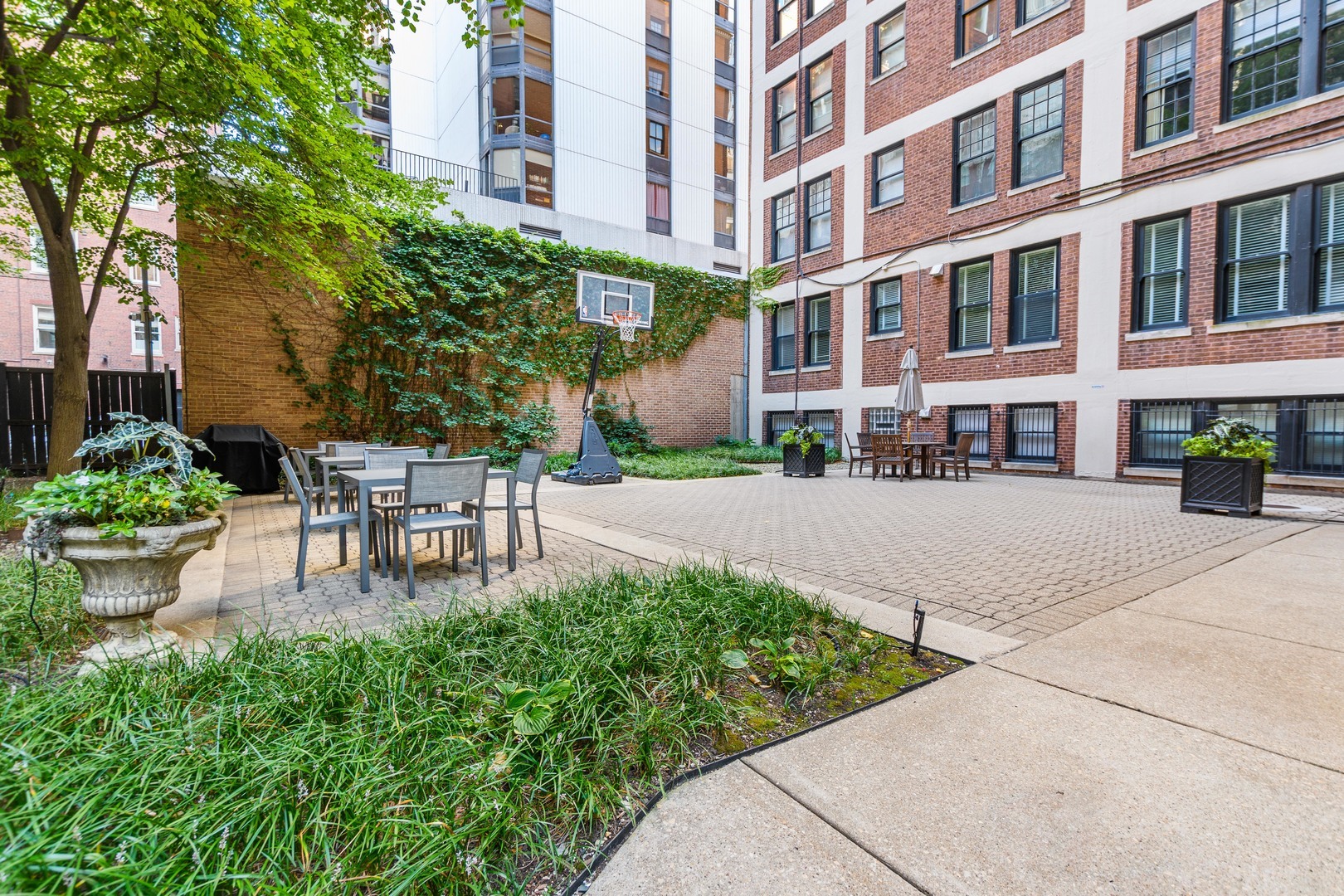 232 East Walton Place, Unit 4E Chicago, IL 60611 - Photo 30 of 32 a building view with outdoor seating space
