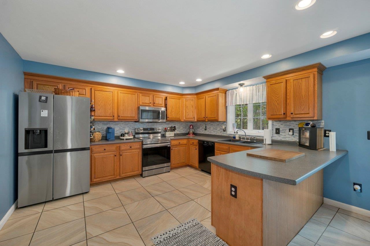 2 Cardinal Circle Derry, NH 03038 - Photo 2 of 22