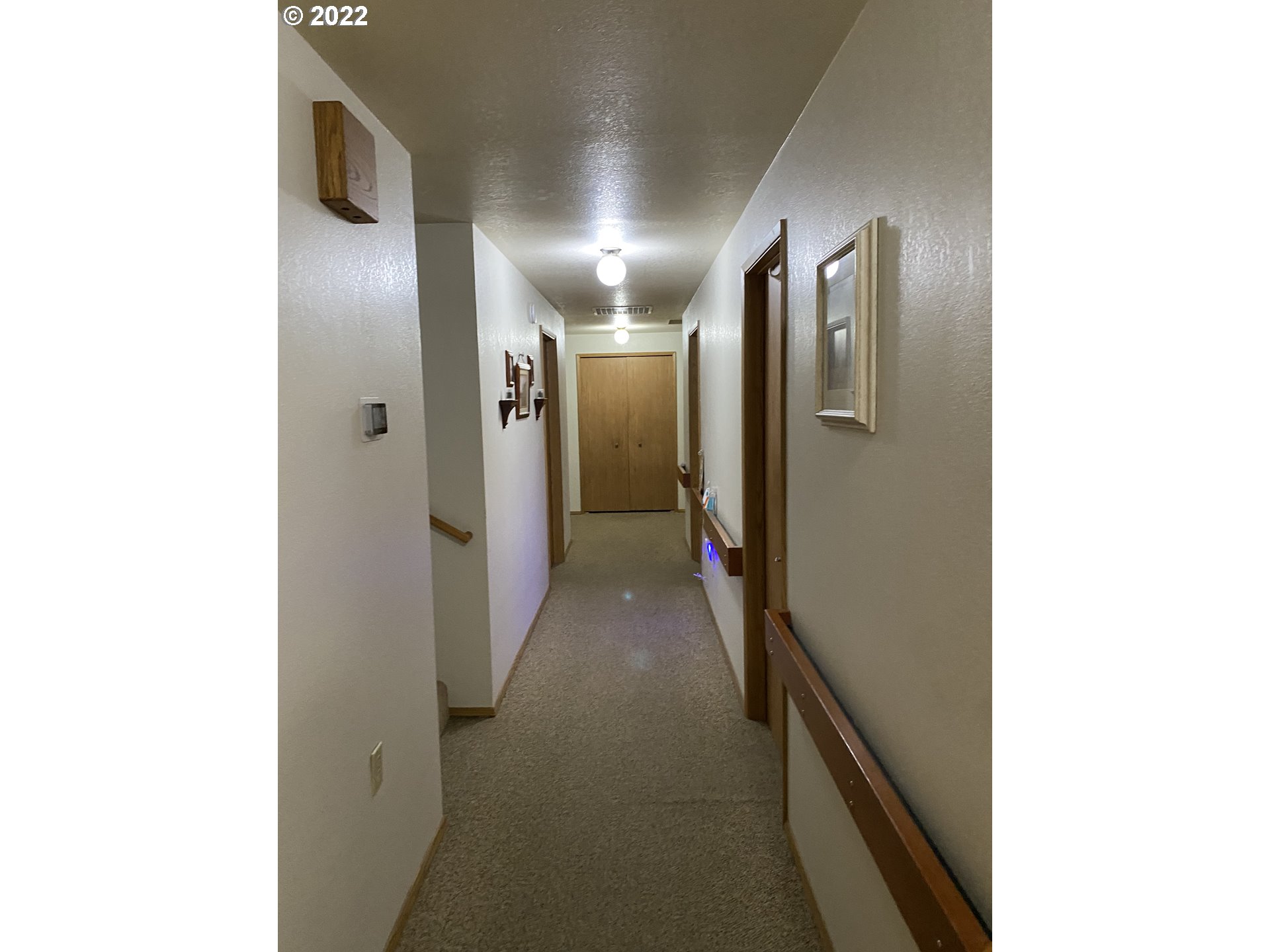 987 Arcadia Drive Eugene, OR 97401 - Photo 12 of 29 a view of hallway