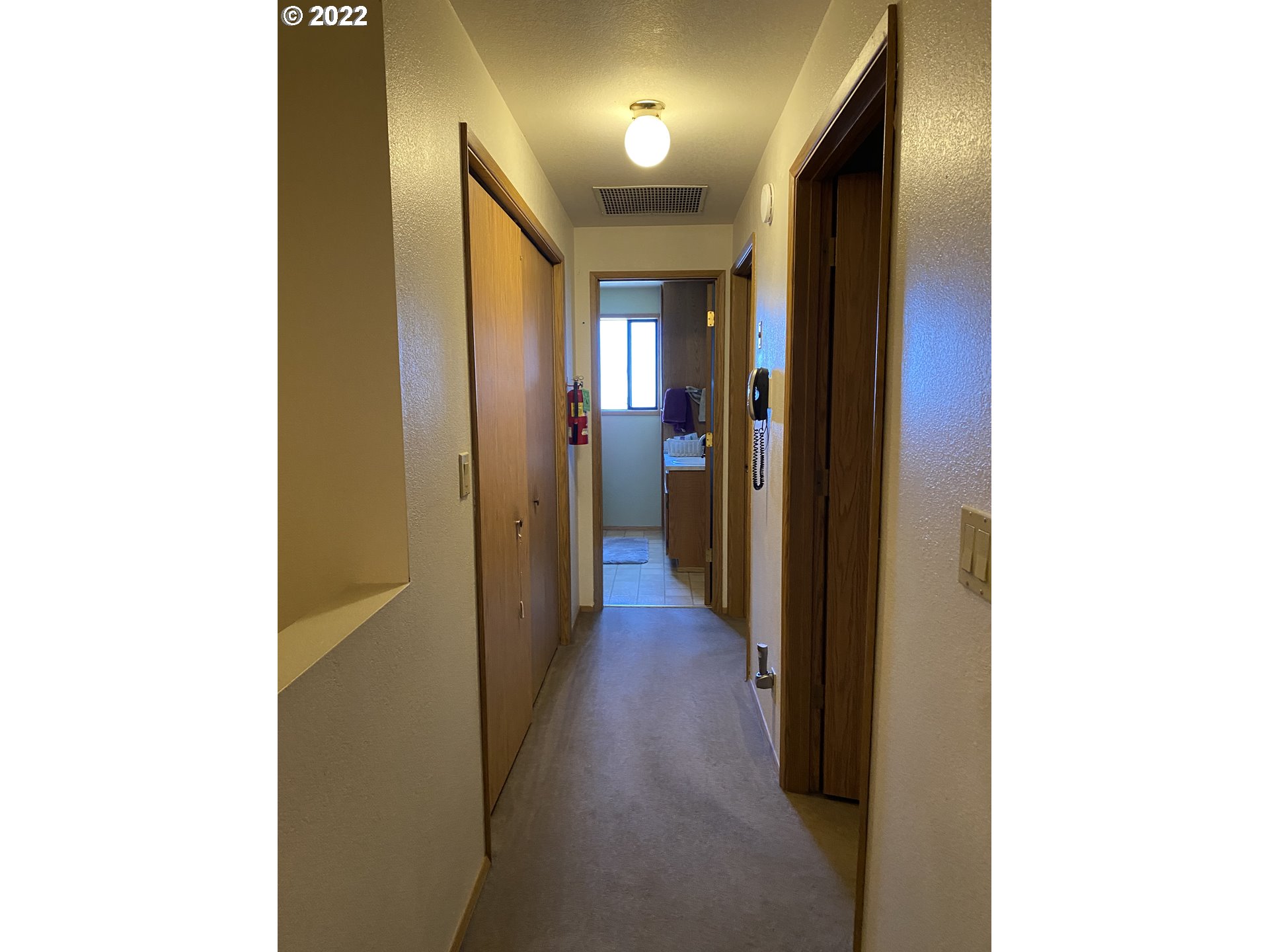 987 Arcadia Drive Eugene, OR 97401 - Photo 14 of 29 a view of a hallway with wooden floor