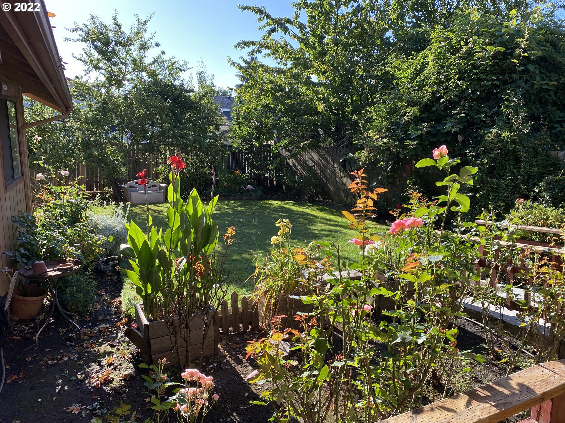 987 Arcadia Drive Eugene, OR 97401 - Photo 18 of 29 a backyard of a house with lots of green space and a fountain