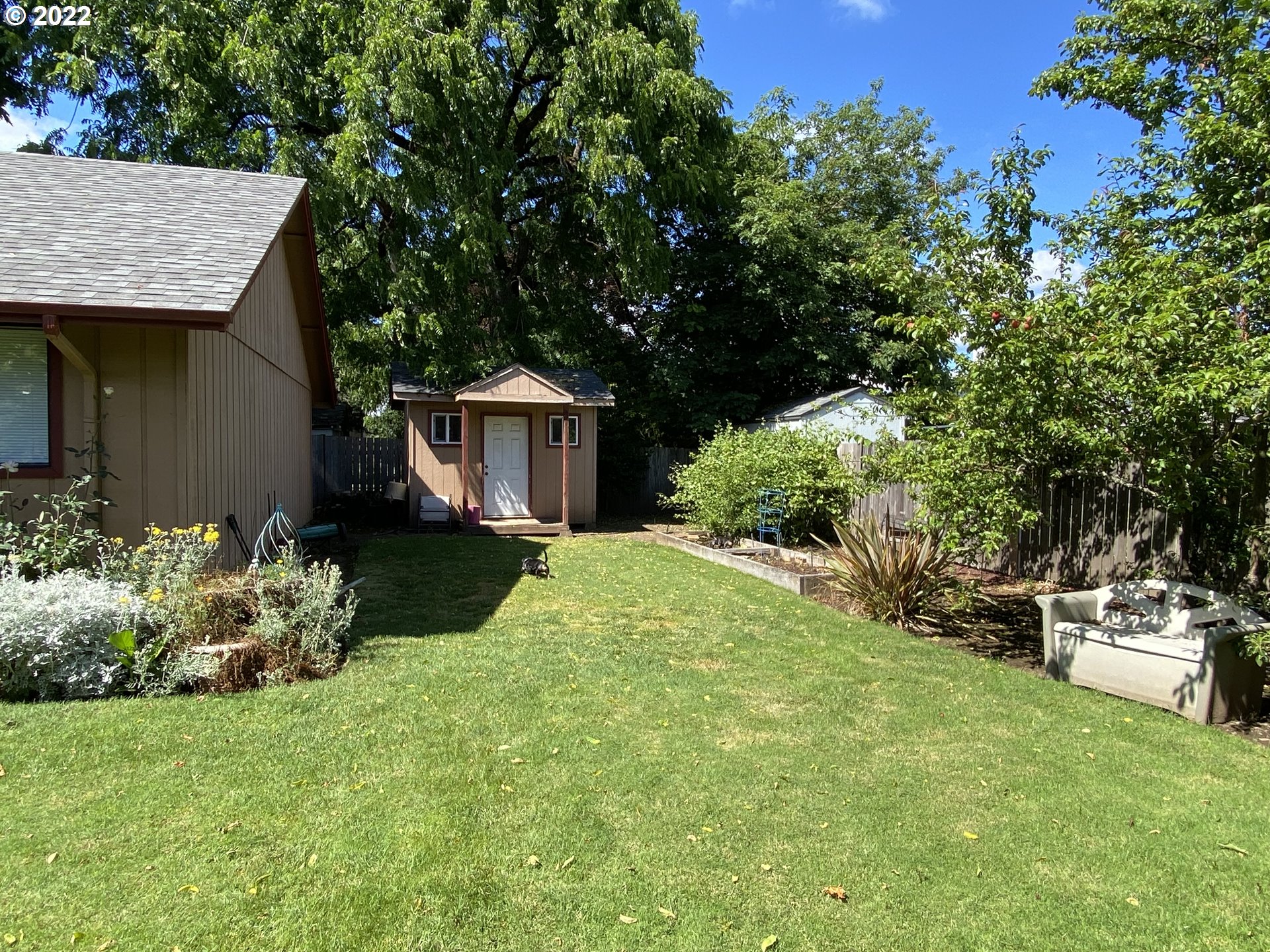 987 Arcadia Drive Eugene, OR 97401 - Photo 20 of 29 a view of a chair and table in backyard of the house
