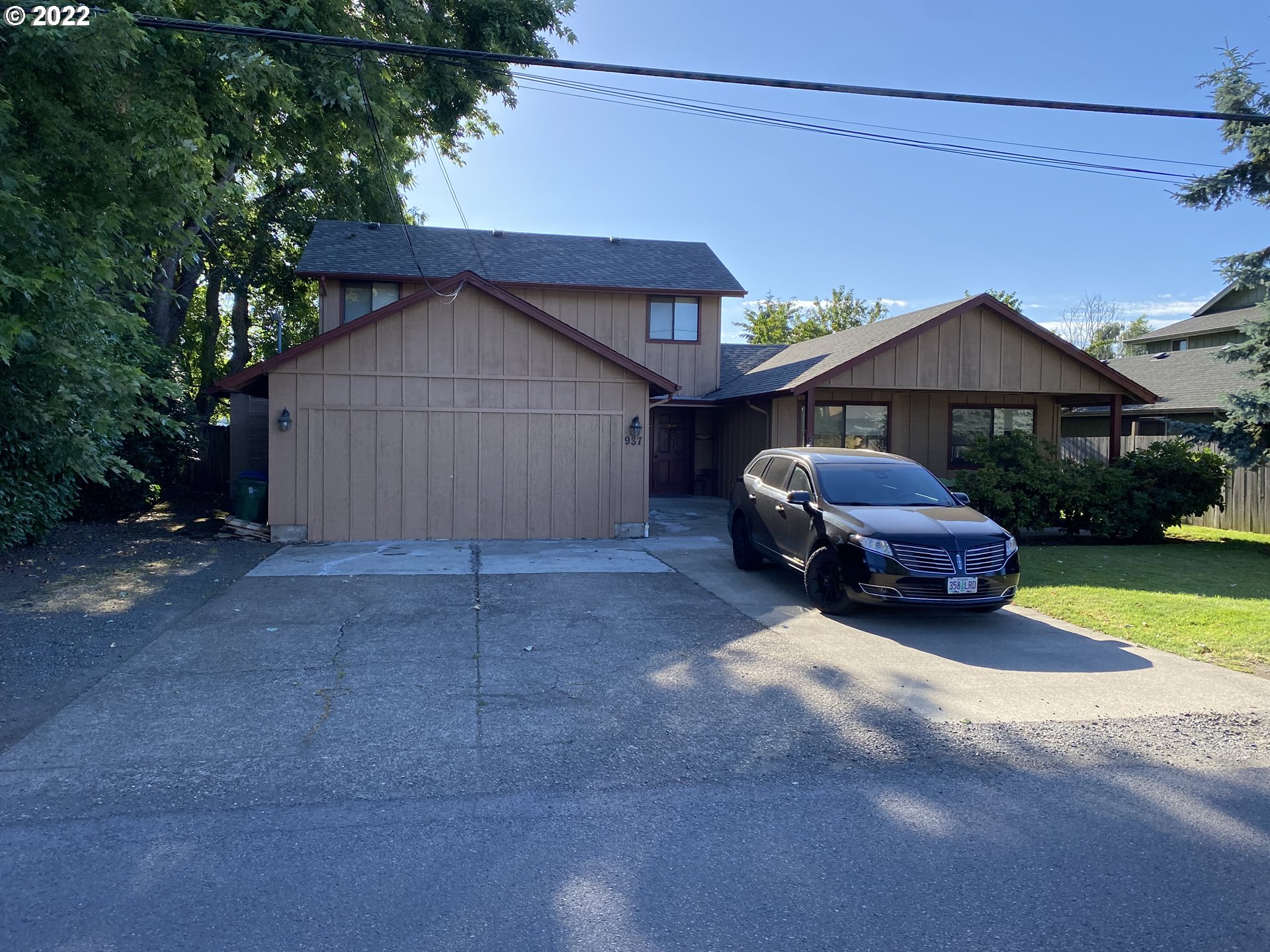 987 Arcadia Drive Eugene, OR 97401 - Photo 29 of 29 a car parked in front of house
