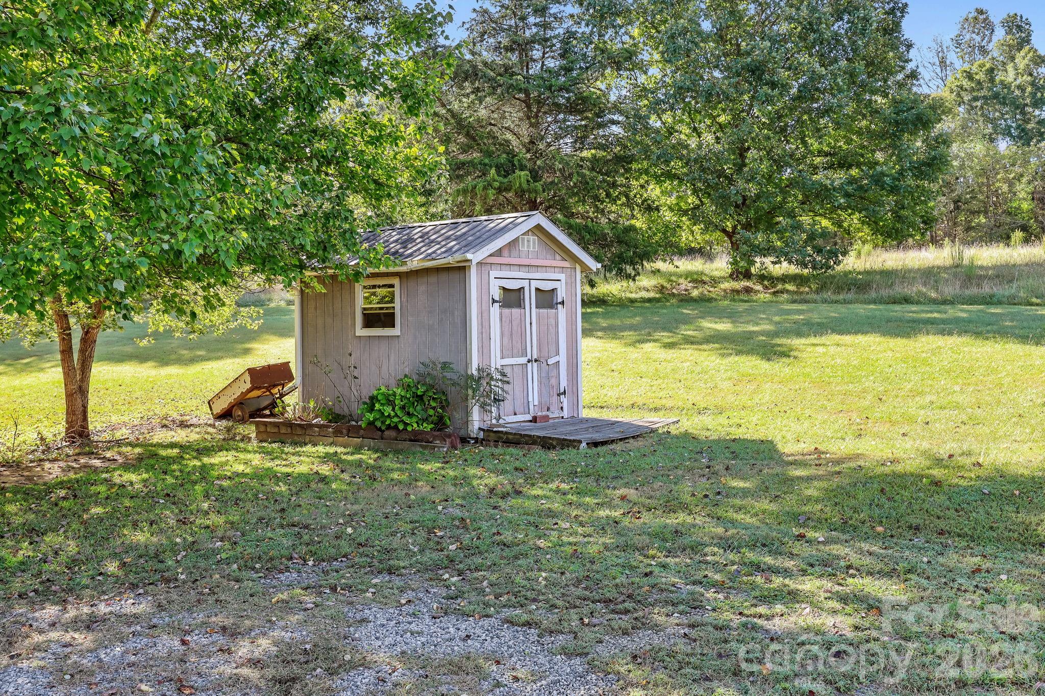 945 Alvin Hough Road Midland, NC 28107 - Photo 7 of 27 a backyard of a house with lots of green space