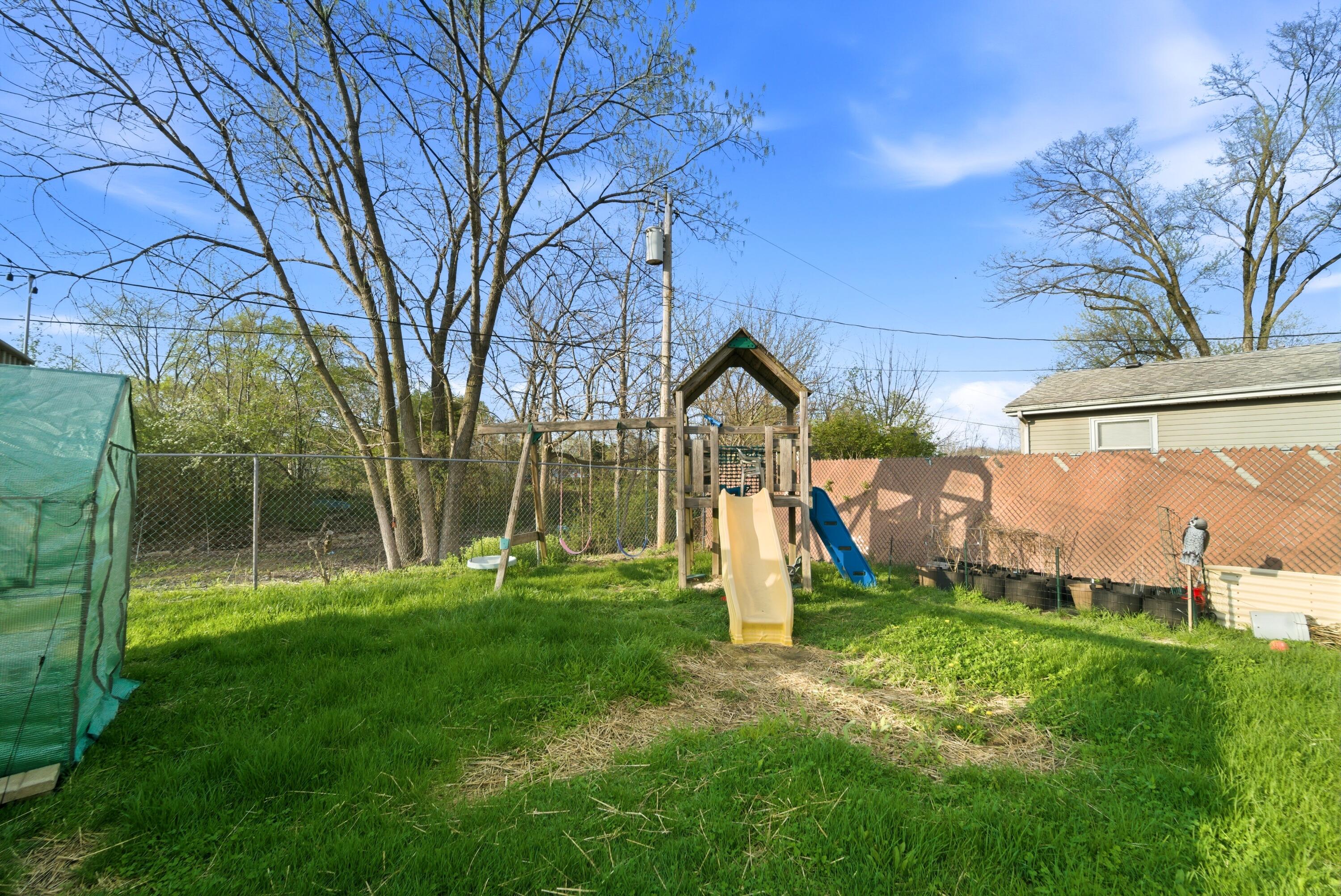 427 Nantucket Road Valparaiso, IN 46385 - Photo 18 of 18 3000x2005