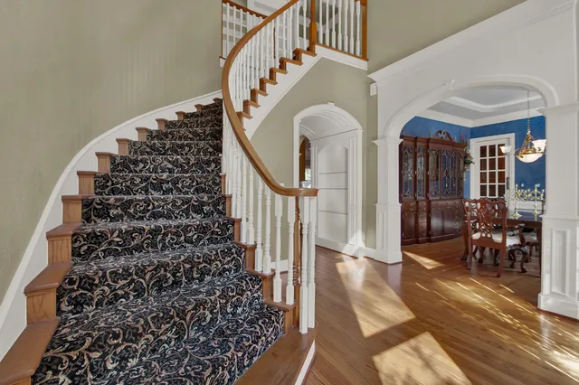 a view of entryway with a front door