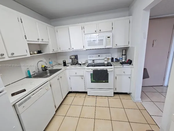 $165,000 | 1200 Northeast Miami Gardens Drive, Unit 605W, Miami, FL 33179