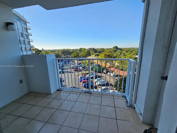 $165,000 | 1200 Northeast Miami Gardens Drive, Unit 605W, Miami, FL 33179