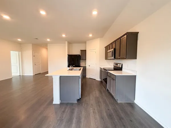 $2,195 | 264 Thoroughbred Street, Waxahachie, TX 75165