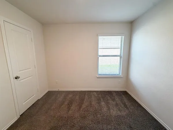 $2,195 | 264 Thoroughbred Street, Waxahachie, TX 75165