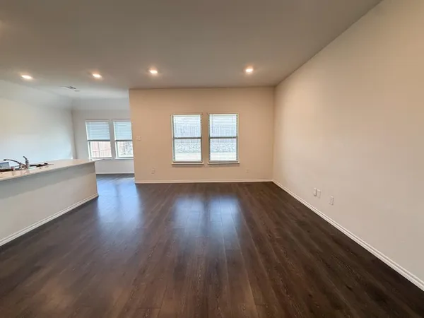 $2,195 | 264 Thoroughbred Street, Waxahachie, TX 75165