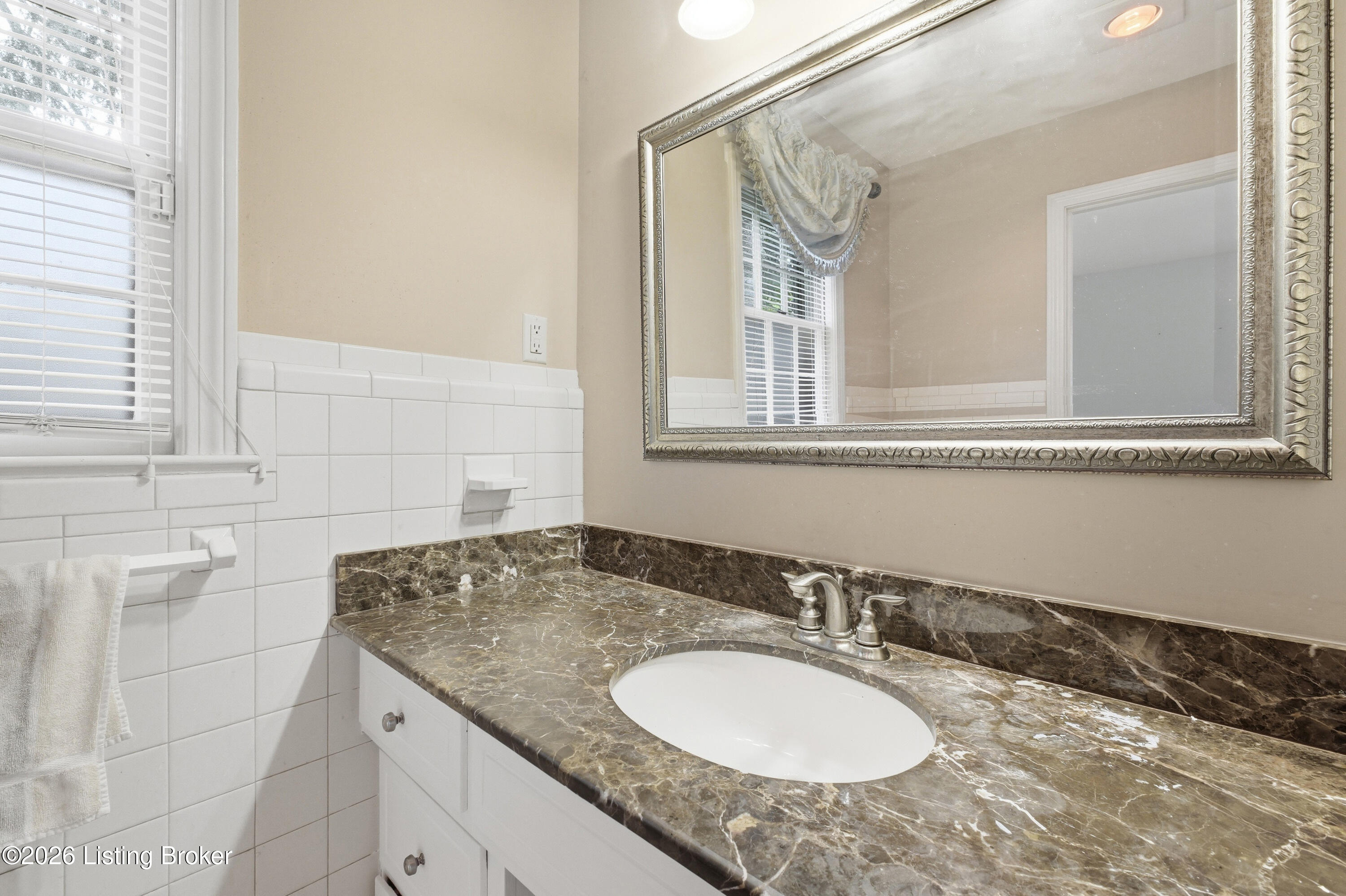 3217 Dundee Road Louisville, KY 40205 - Photo 41 of 73 33_3217dundee_louisvillerealestatemedia_