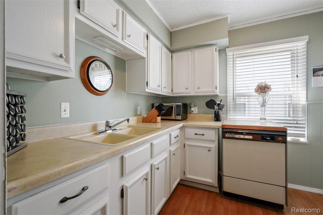 785 Columbia Road Berkley, MI 48072 - Photo 8 of 20 dsc01239-dsc01241.jpg