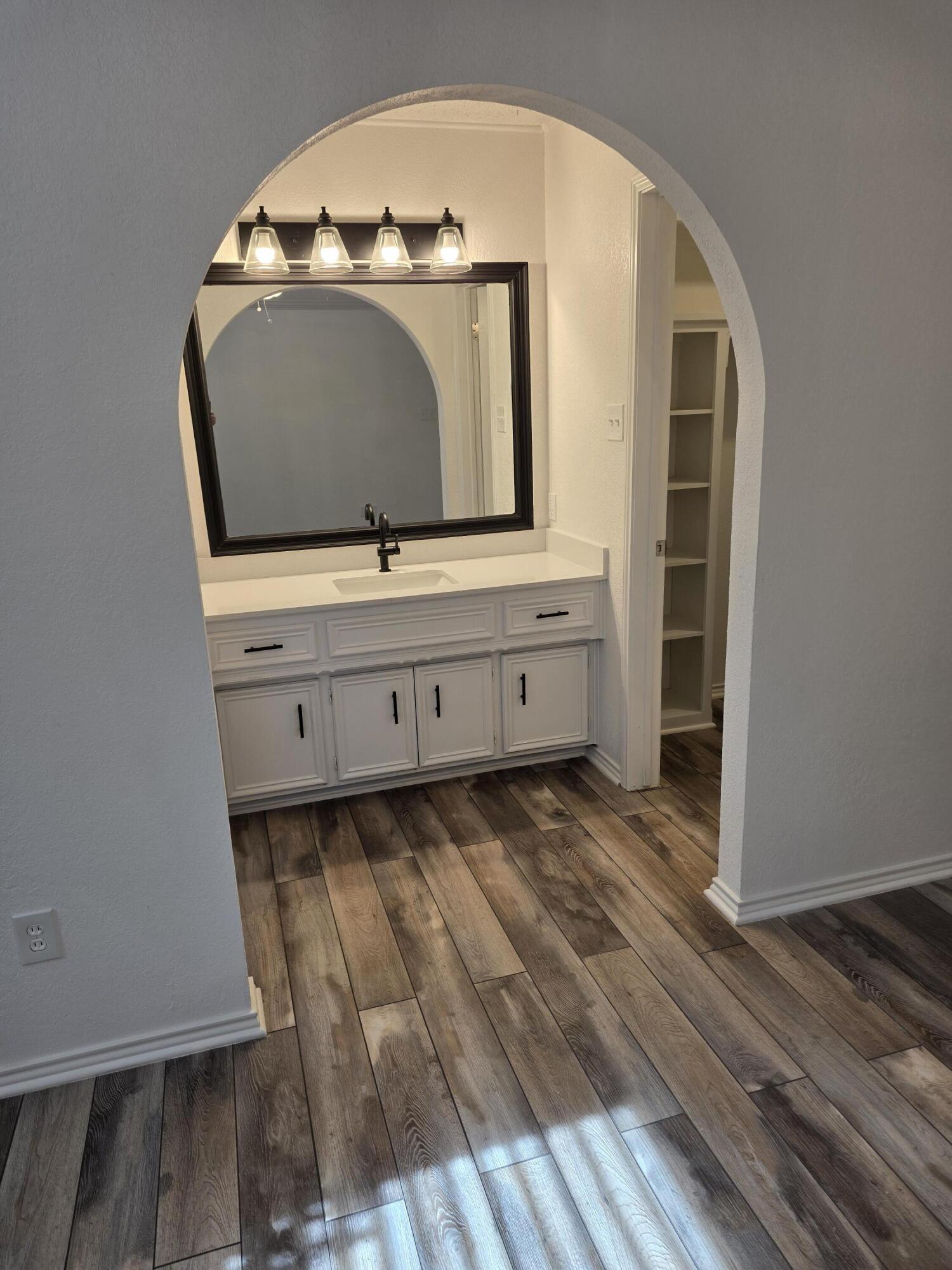 5224 73rd Street Lubbock, TX 79424 - Photo 16 of 18 Master vanity