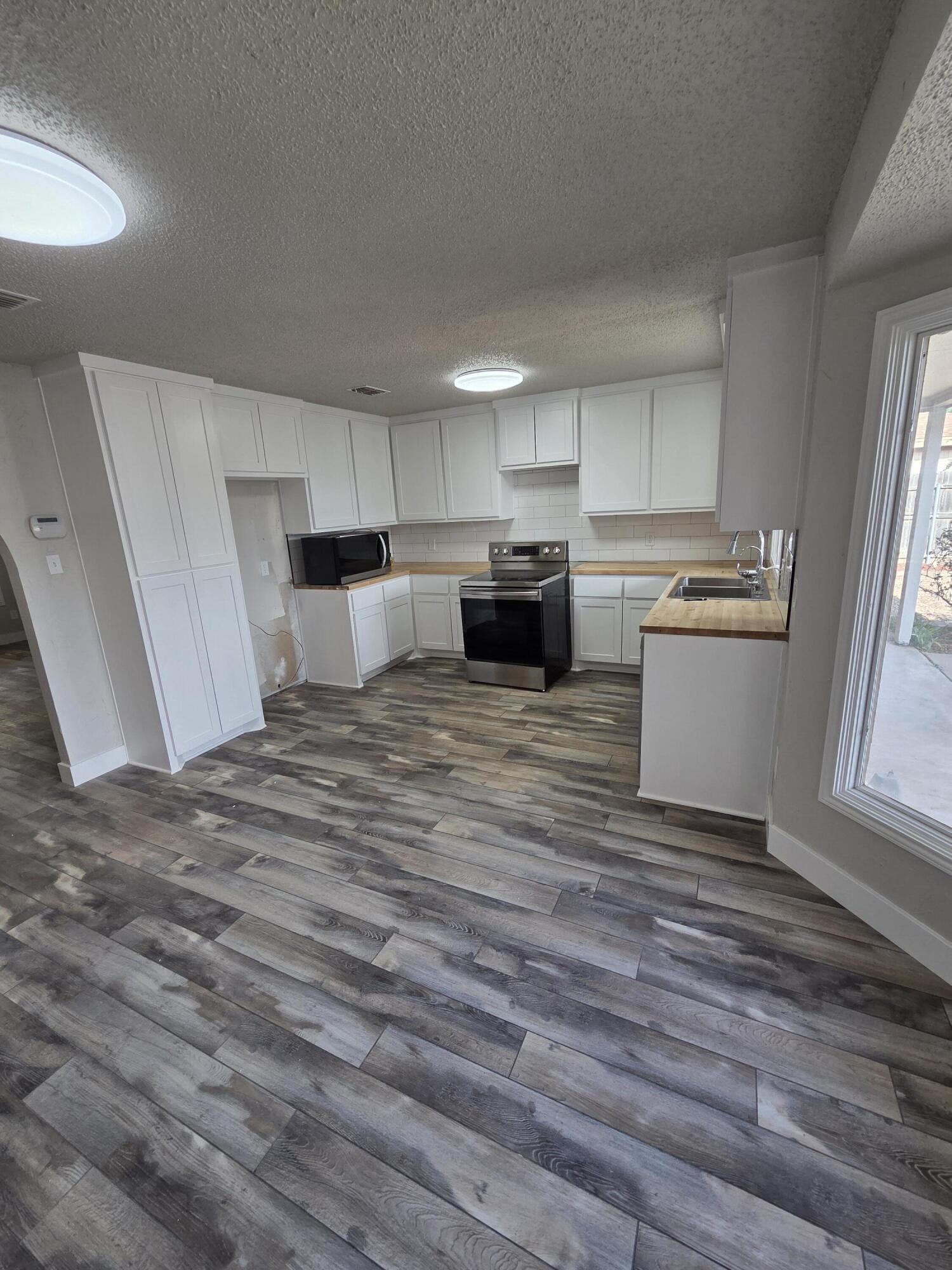 5224 73rd Street Lubbock, TX 79424 - Photo 5 of 18 Kitchen. dining