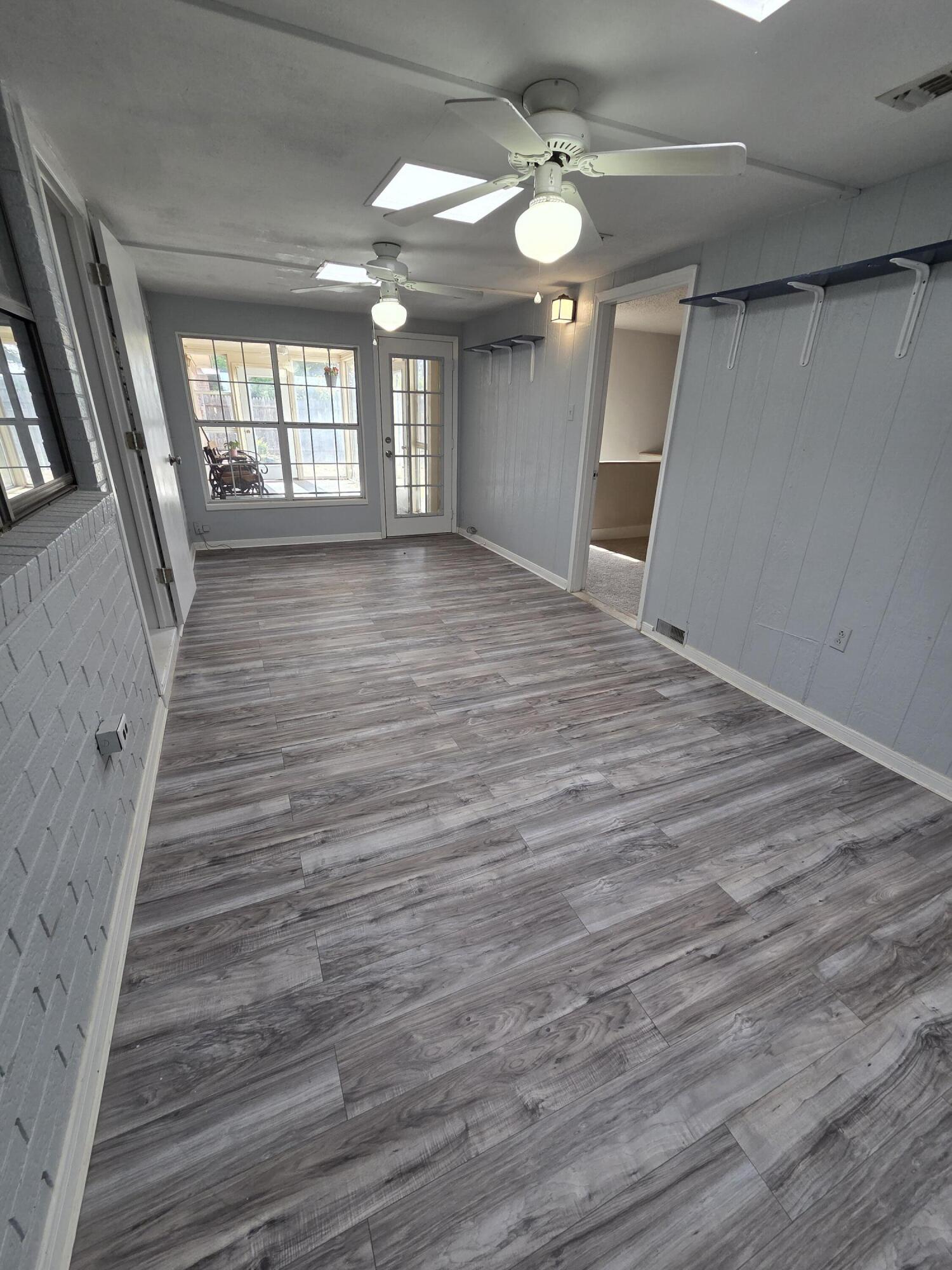 5224 73rd Street Lubbock, TX 79424 - Photo 9 of 18 Office/Playroom