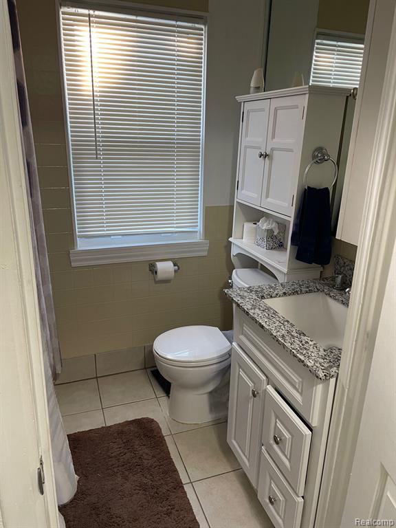 8439 Harding Street Center Line, MI 48015 - Photo 11 of 17