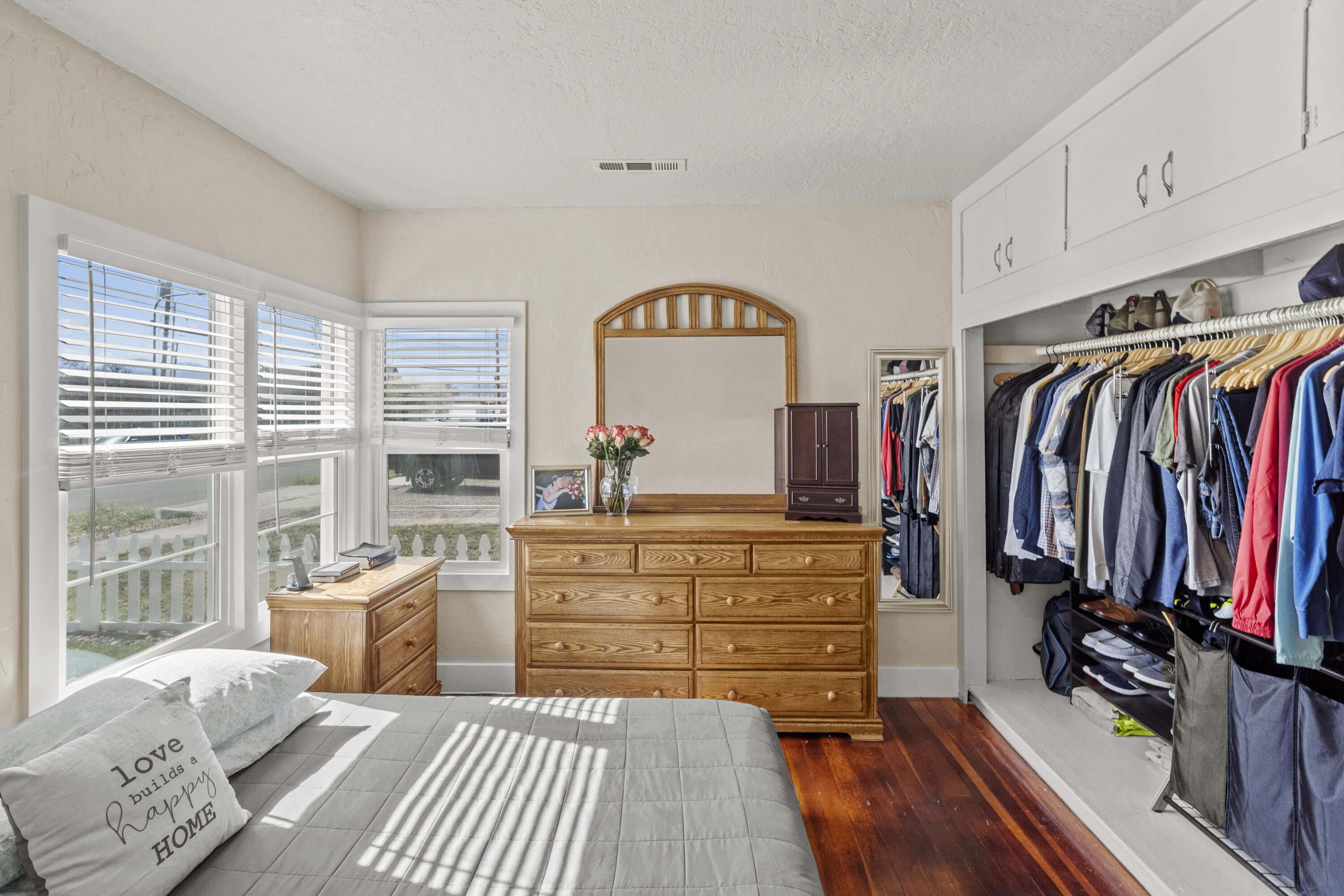 319 Maple Street Medford, OR 97501 - Photo 21 of 27 Bedroom 3
