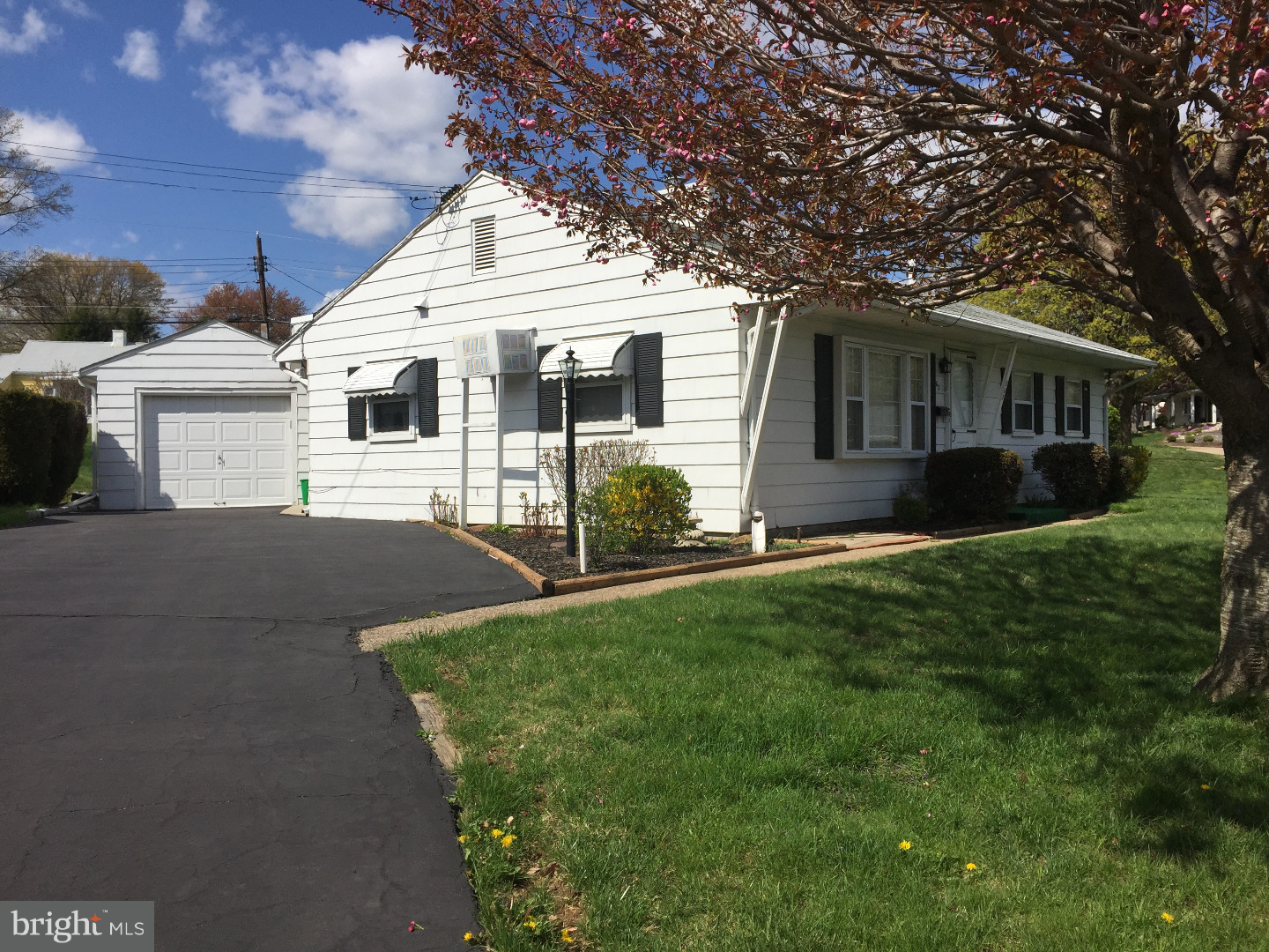 267 Doone Road Fairless Hills, PA 19030 - Photo 4 of 22 Gallery Image 4