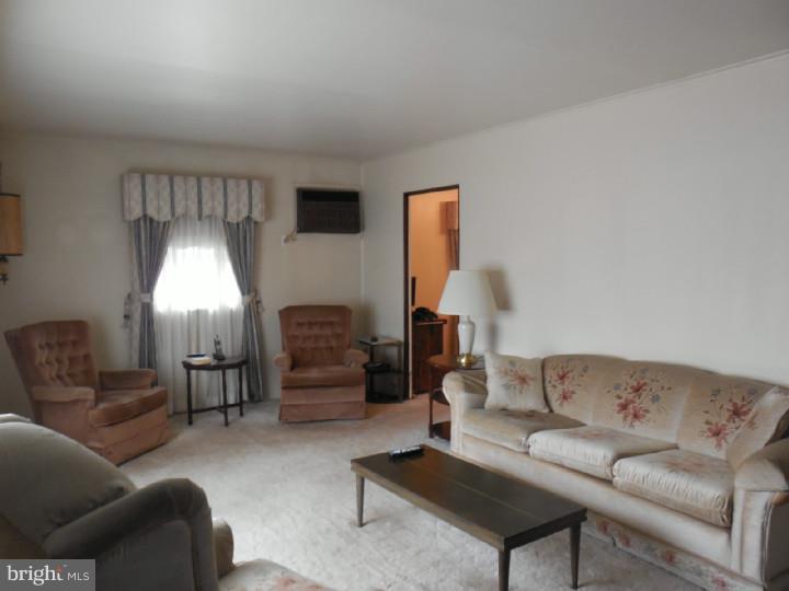 267 Doone Road Fairless Hills, PA 19030 - Photo 5 of 22 Living Room