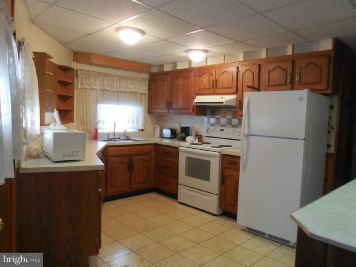 267 Doone Road Fairless Hills, PA 19030 - Photo 7 of 22 Kitchen