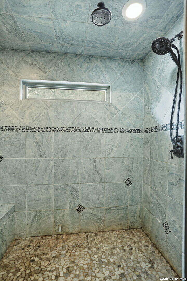 232 Doe Run Road Pipe Creek, TX 78063 - Photo 16 of 40 a bathroom with a shower