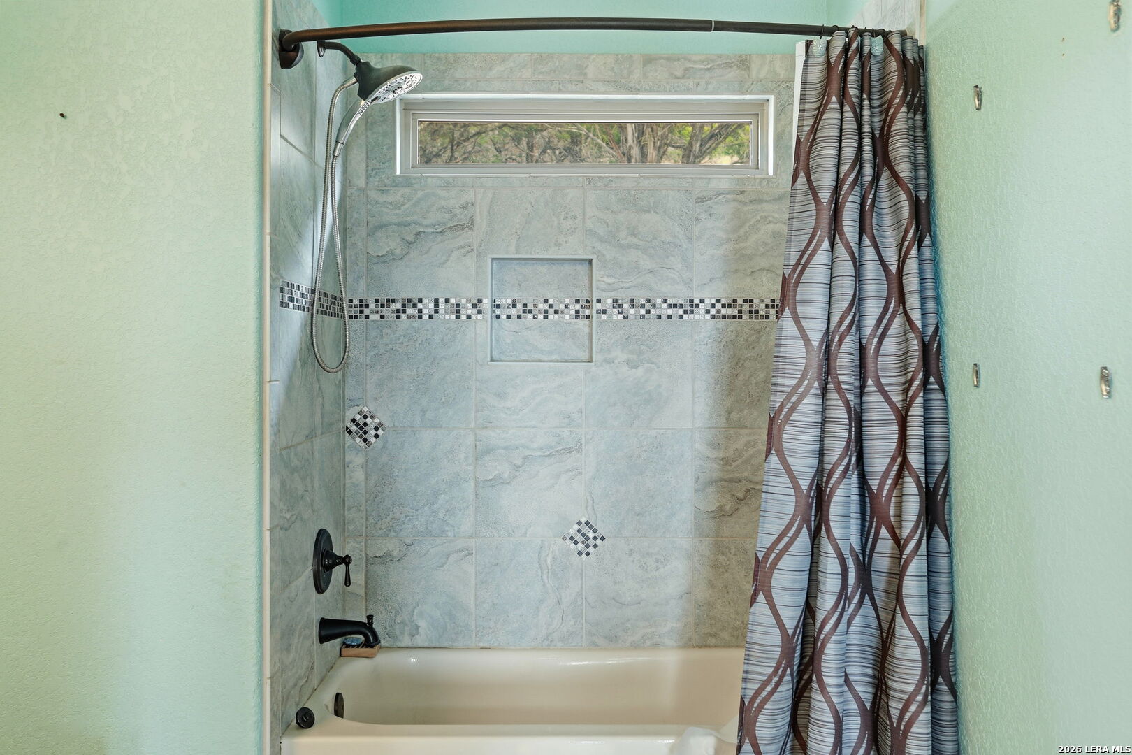 232 Doe Run Road Pipe Creek, TX 78063 - Photo 21 of 40 a close view of a bathroom shower