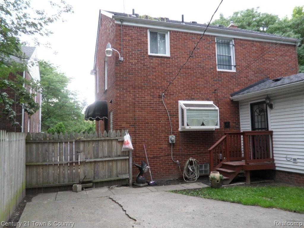 17144 Huntington Road Detroit, MI 48219 - Photo 4 of 57 Backyard 3.JPG