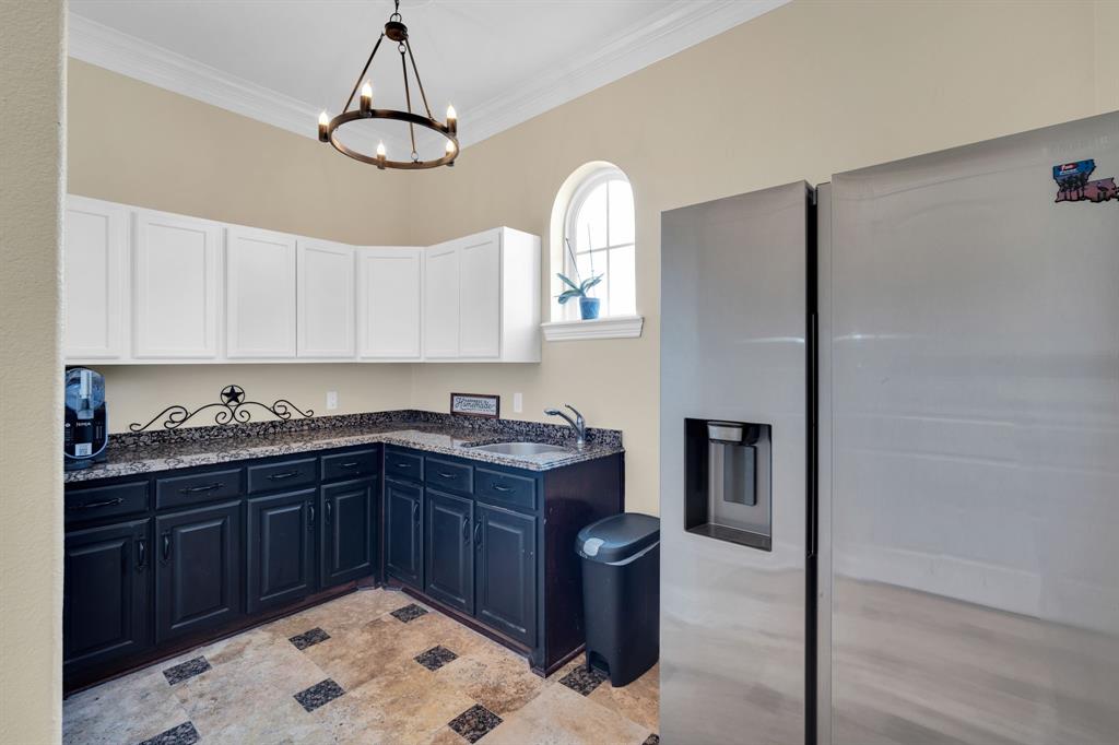 3530 Pleasantville Road Midlothian, TX 76065 - Photo 12 of 40 2nd pantry