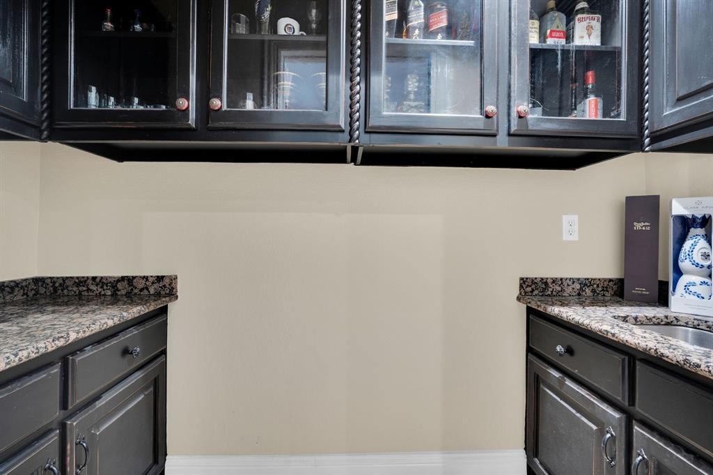 3530 Pleasantville Road Midlothian, TX 76065 - Photo 13 of 40 Wet Bar 1st floor