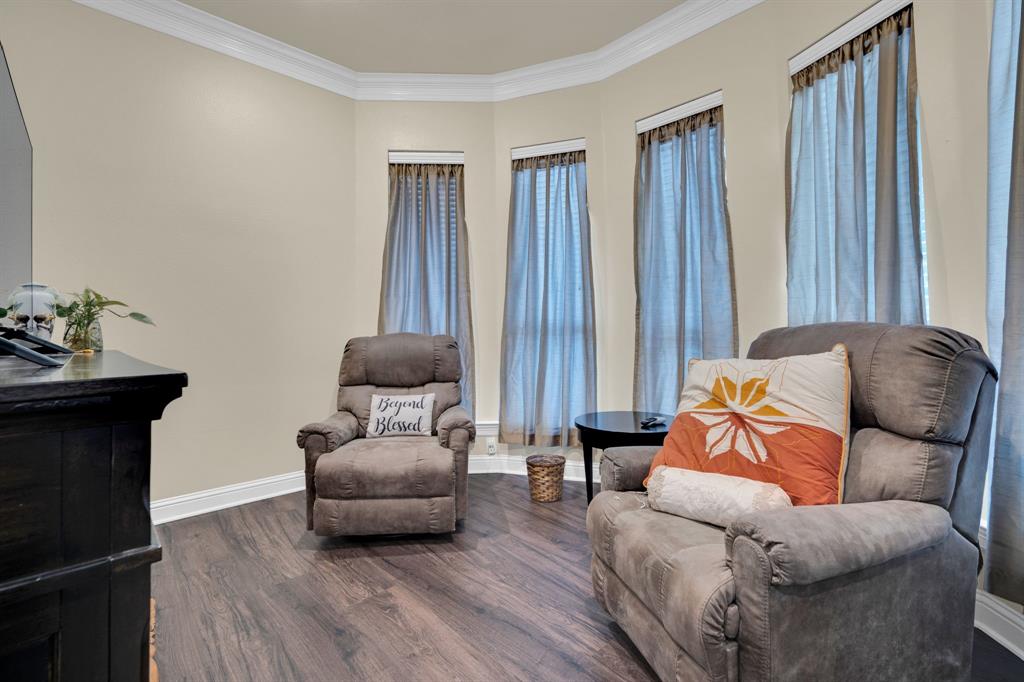 3530 Pleasantville Road Midlothian, TX 76065 - Photo 18 of 40 Primary bedroom 1st floor sitting area.