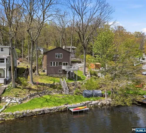 $499,999 | 51 Goldfinch Lane, West Milford, NJ 07421