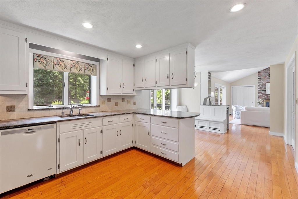 2 Rourke Lane Lynnfield, MA 01940 - Photo 11 of 40