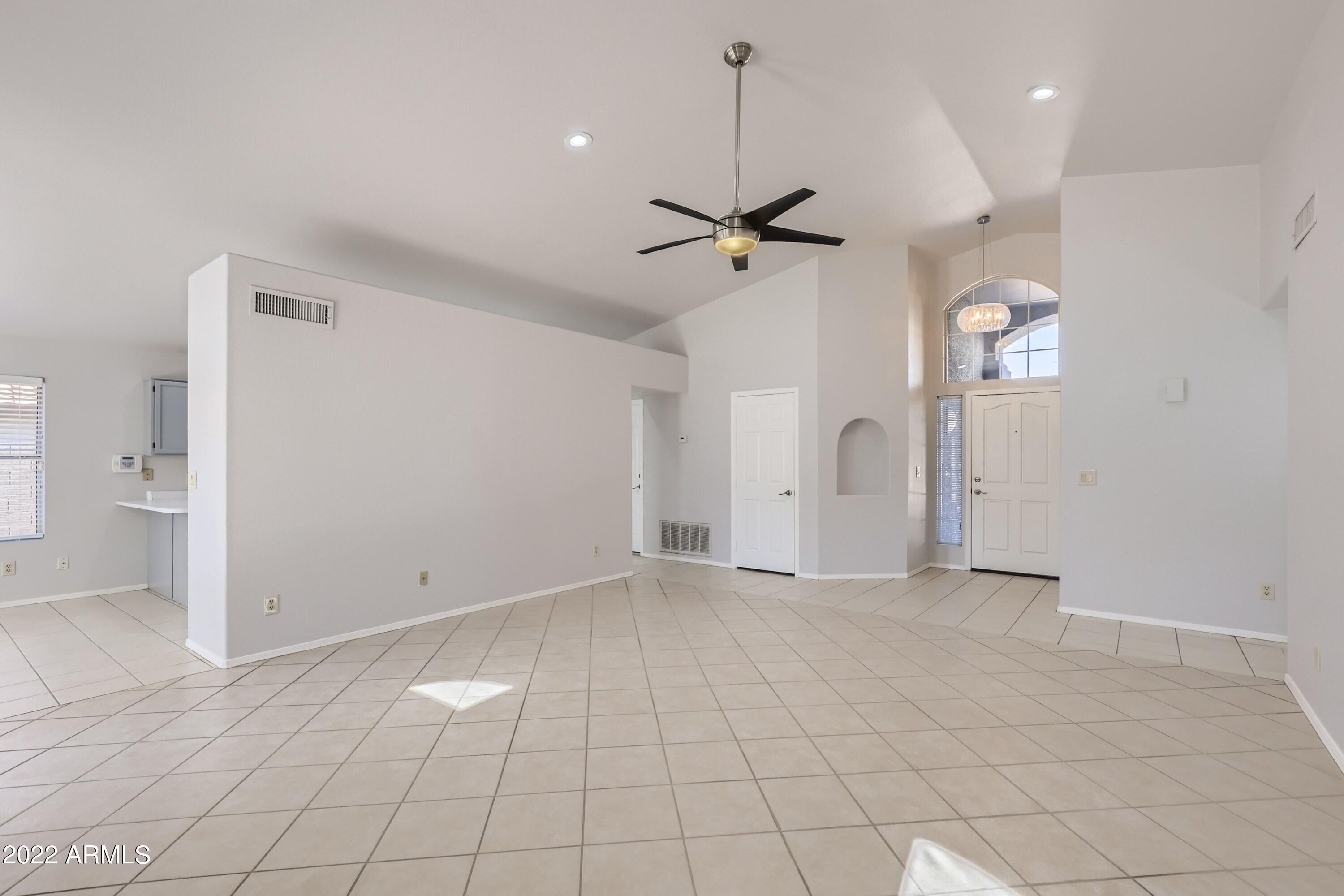 1227 East Grandview Road Phoenix, AZ 85022 - Photo 4 of 28 Living Room