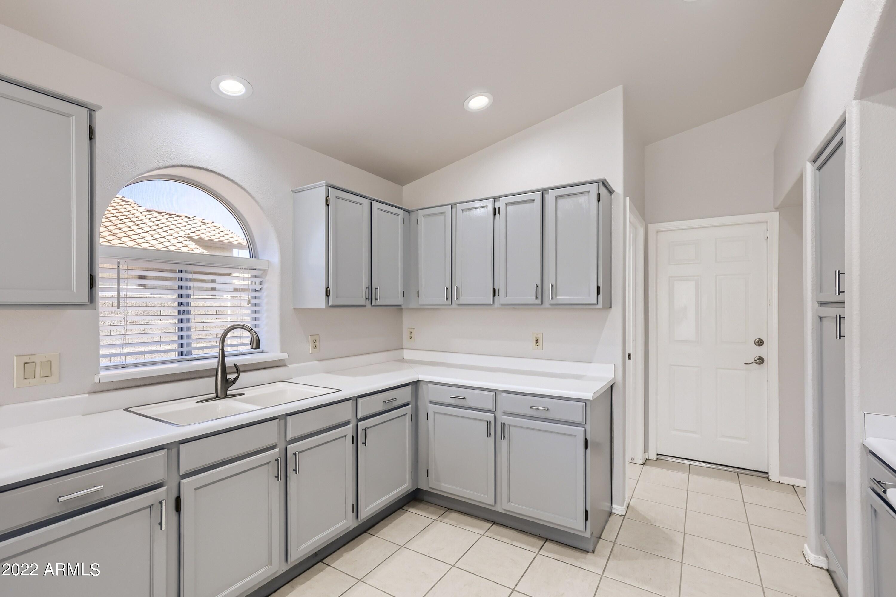 1227 East Grandview Road Phoenix, AZ 85022 - Photo 8 of 28 Kitchen