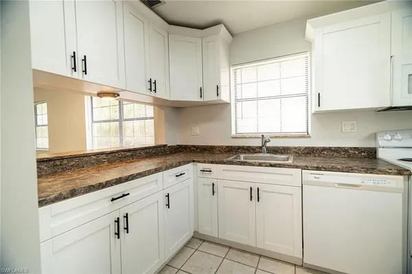 $1,750 | 5254 Treetops Drive, Unit J101, Naples, FL 34113