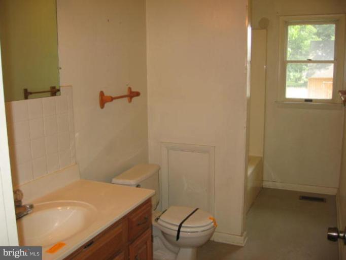 1819 Castleton Road Darlington, MD 21034 - Photo 9 of 12 Bath #1