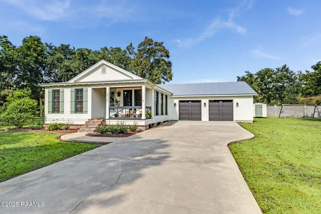 $398,000 | 2916 Dixon Road, Maurice, LA 70555