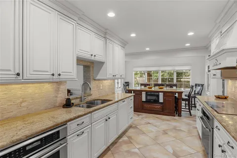 $999,999 | Undisclosed Address, Hauppauge, NY 11788