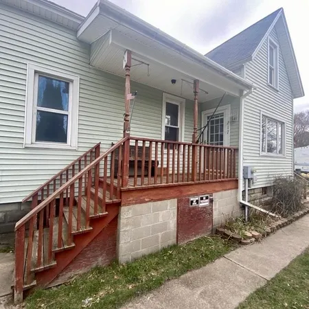 $112,200 | 217 10th Street, Manistee, MI 49660