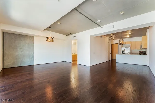 $1,885 | 353 East Bonneville Avenue, Unit 711, Las Vegas, NV 89101