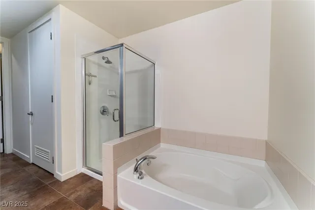 $1,885 | 353 East Bonneville Avenue, Unit 711, Las Vegas, NV 89101