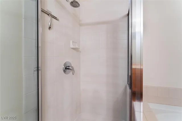 $1,885 | 353 East Bonneville Avenue, Unit 711, Las Vegas, NV 89101