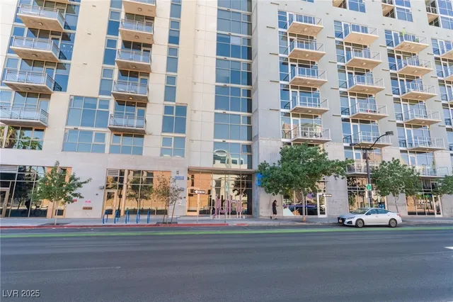 $1,885 | 353 East Bonneville Avenue, Unit 711, Las Vegas, NV 89101