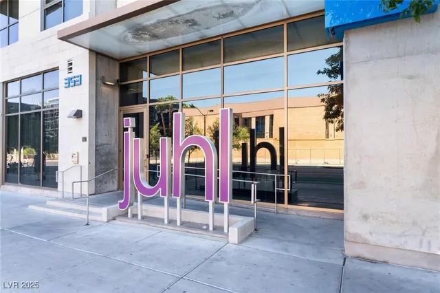 $1,885 | 353 East Bonneville Avenue, Unit 711, Las Vegas, NV 89101