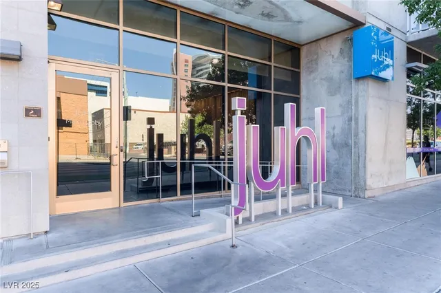 $1,885 | 353 East Bonneville Avenue, Unit 711, Las Vegas, NV 89101