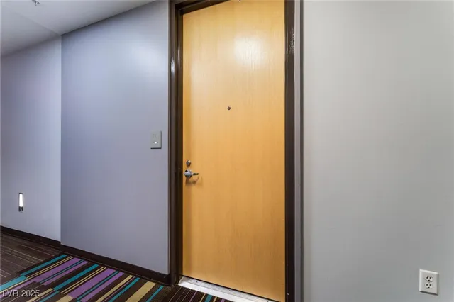 $1,885 | 353 East Bonneville Avenue, Unit 711, Las Vegas, NV 89101