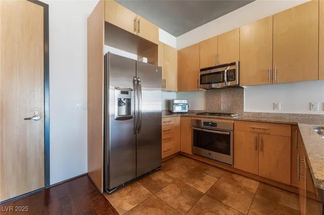 $1,885 | 353 East Bonneville Avenue, Unit 711, Las Vegas, NV 89101